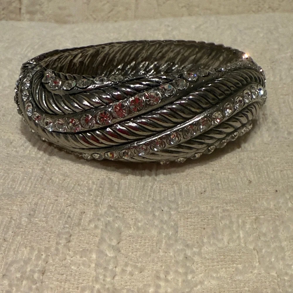 Cache stylish silver